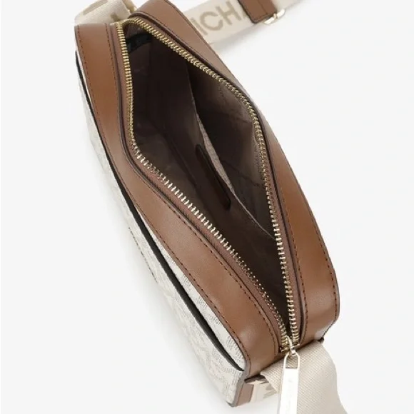 MICHAEL KORS
Maeve Crossbody Bag - Picture 4 of 6